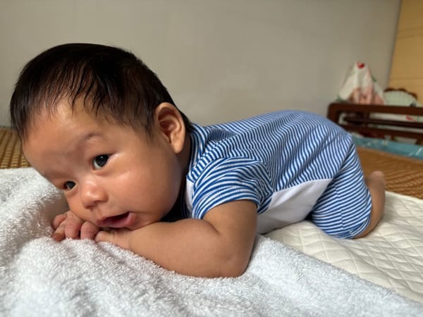 Mật và cái nắng sớm trên đôi vai bé xíu